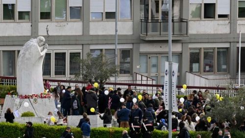 Le Pape devrait bénir la foule ce dimanche midi