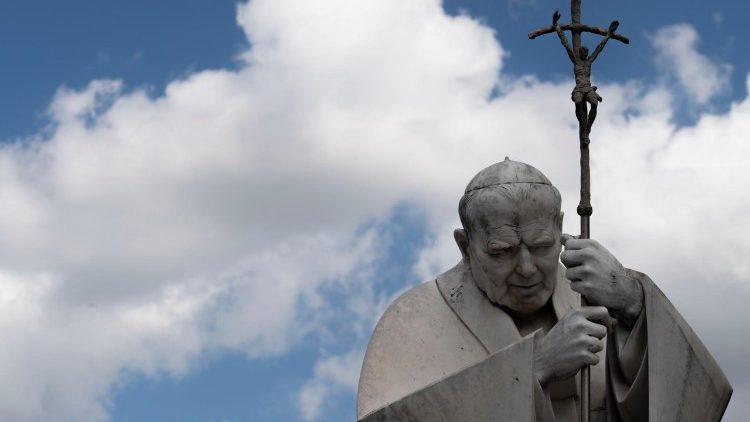 البابا في مستشفى جيملي: تحسن طفيف في الحالة التنفسية والحركية