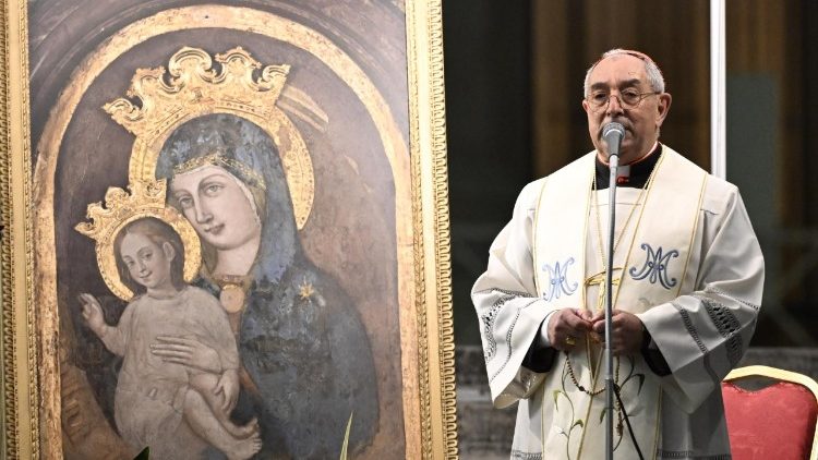 Wtorkową modlitwę różańcową w intencji Franciszka prowadził kard. Angelo De Donatis