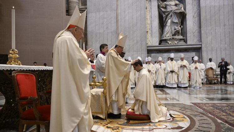 Եպիսկոպոսական ձեռնադրութիւն Սուրբ Պետրոսի մէջ