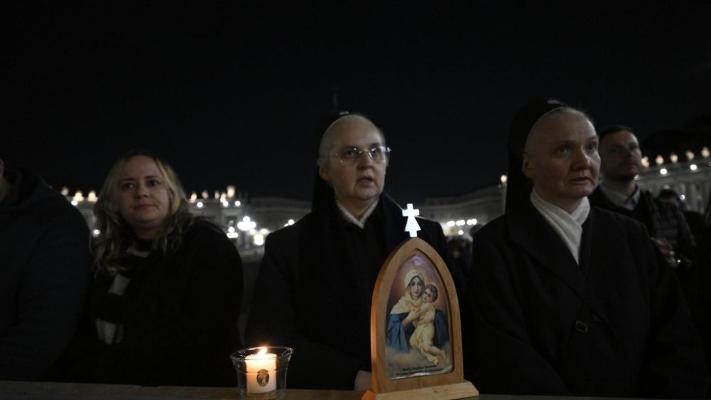 Ружанцовая малітва за Папу на Плошчы Святога Пятра