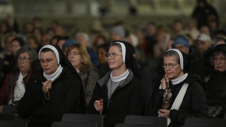 Fedeli al Rosario in Piazza San Pietro