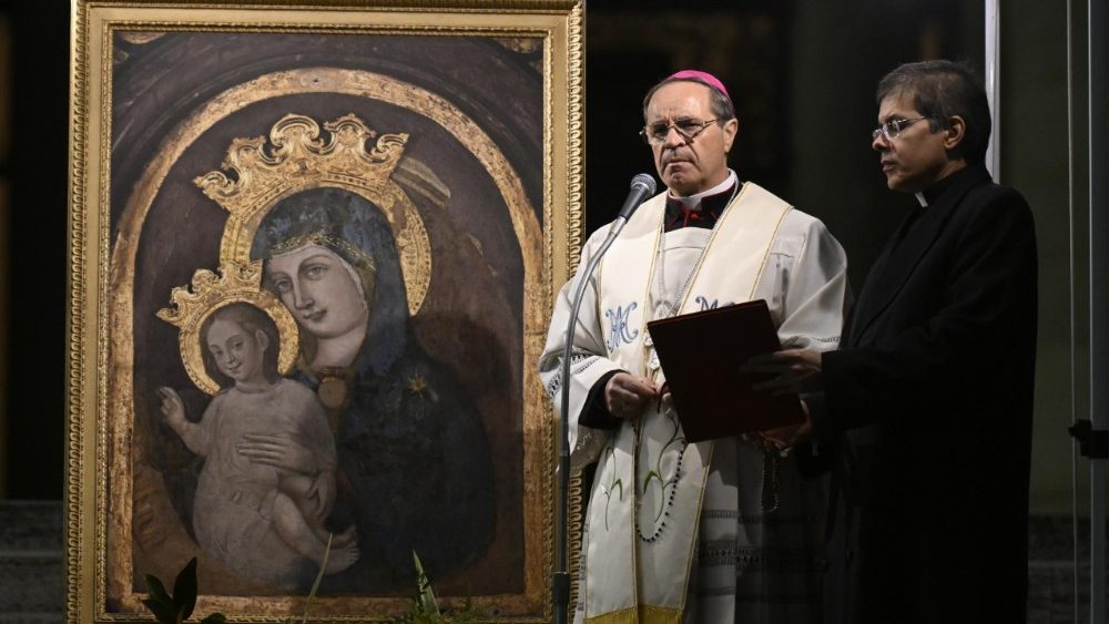 Ружанцовая малітва за Папу на Плошчы Святога Пятра