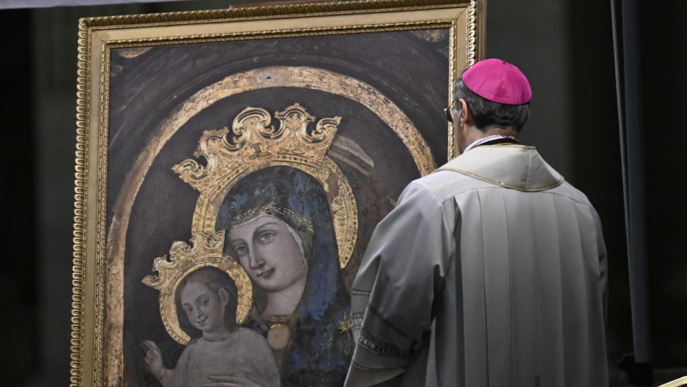 Ружанцовая малітва за Папу на Плошчы Святога Пятра