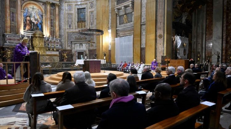 Celebração pela recuperação do Papa presidida pelo arcebispo Gallagher 