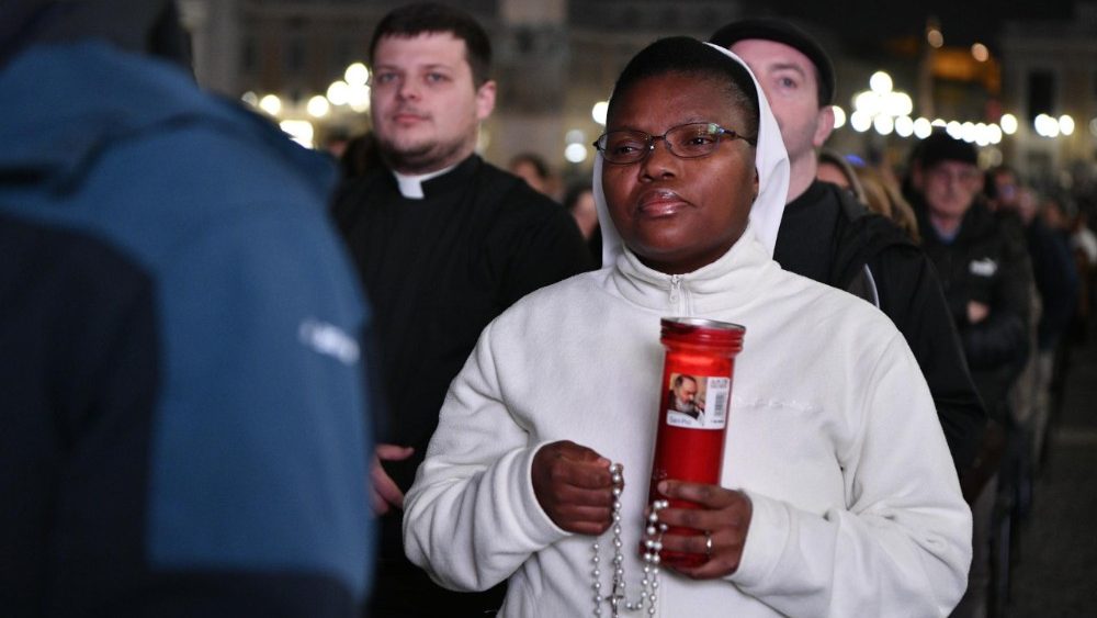 Rosario por la salud del Papa Francisco, jueves 20 de marzo de 2025. (Vatican Media)