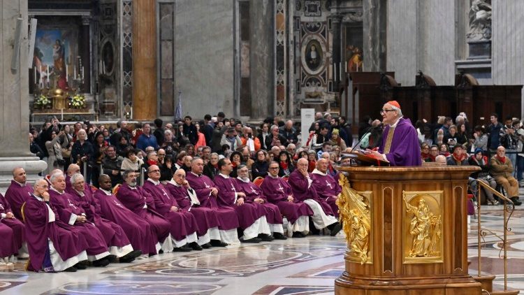 Kardinolas M. Zuppi ir jubiliejaus piligrimai iš Bolonijos Šv. Petro bazilikoje 2025.03.22  