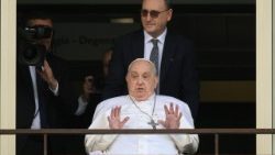 2025.03.23 Saluto e Benedizione di Papa Francesco dal Policlinico Gemelli