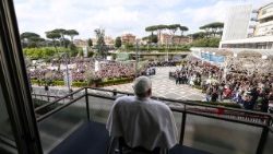 2025.03.23 Saluto e Benedizione di Papa Francesco dal Policlinico Gemelli
