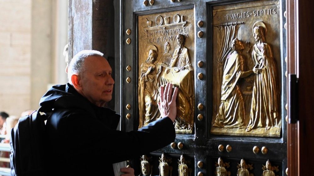 Průchod Svatou branou Vatikánské baziliky