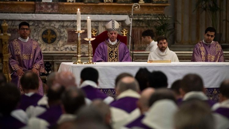 ദിവ്യബലി മദ്ധ്യേ 