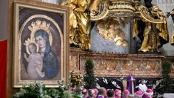 O cardeal Parolin, secretário de Estado vaticano, celebra a Missa da segunda Assembleia Sinodal das Igrejas na Itália (Vatican Media)
