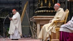 Kardinolai S. Dziwiszas ir P. Parolinas