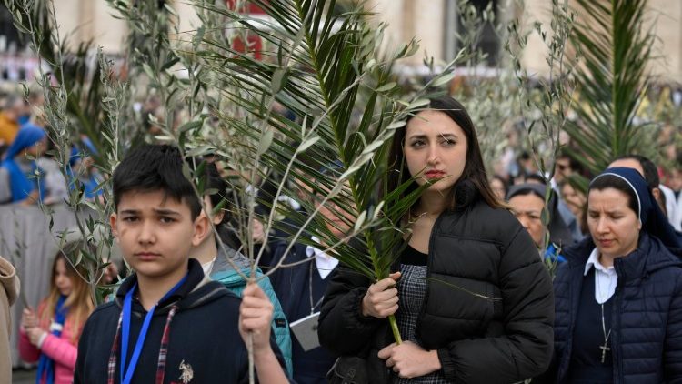 Fedeli in processione