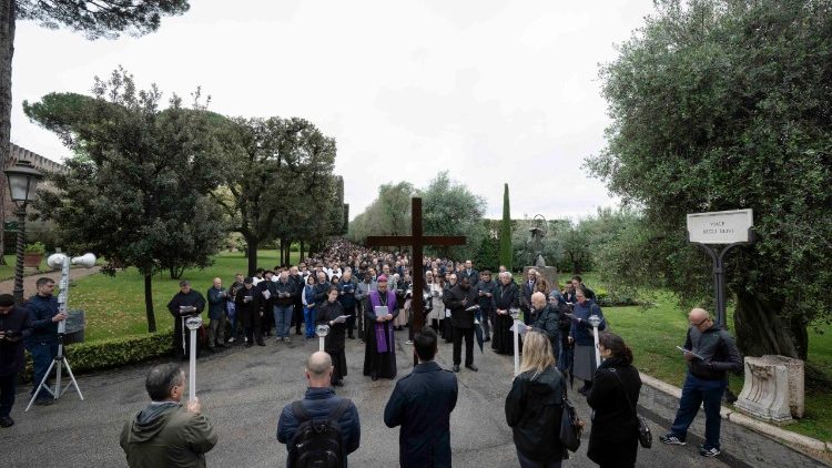 Via Crucis en los Jardines Vaticanos