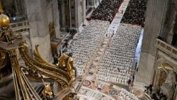 Joia Sfântă. Liturghia Crismei și ziua sfintei preoții în bazilica Sfântul Petru din Vatican.