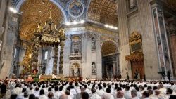 2025.04.17 GiovedÃ¬ della Settimana Santa â   Messa del Crisma presieduta dal Cardinale Domenico Calcagno