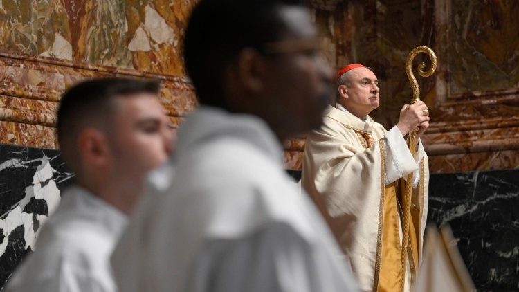 Cardinal Gambetti called on the Church and its members to be a Eucharistic people: "to be broken and shared, like Him; to become the very thing we receive."