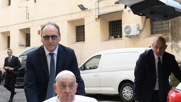 Папа Франциск на визита в римския затвор Regina Coeli