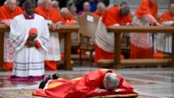 Cardinalul Claudio Gugerotti, la celebrarea patimii și morții Domnului în bazilica San Pietro