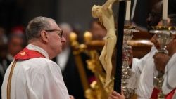 O purpurado durante celebração da Paixão do Senhor em imagem de arquivo (2025)