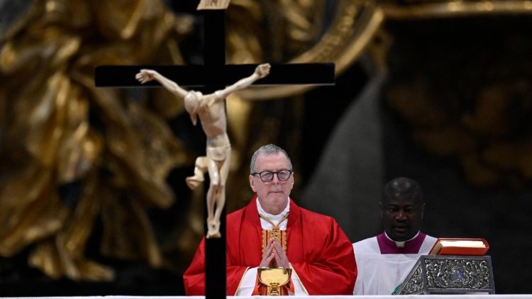 Liturgii Męki Pańskiej przewodniczył w Bazylice św. Piotra kardynał Claudio Gugerotti, prefekt Dykasterii ds. Kościołów Wschodnich