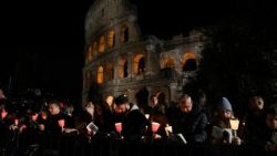 罗马斗兽场公拜苦路