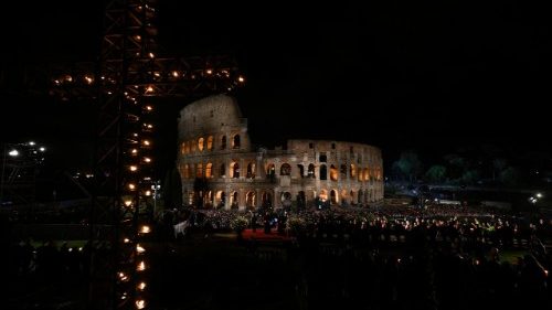 Via Crucis, Cristo annulla il male con l’amore. Risponder&agrave; a Dio chi abusa del potere