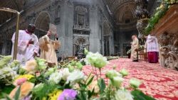 2025.04.19  Veglia Pasquale nella notte santa presieduta dal Cardinale Giovanni Battista Re