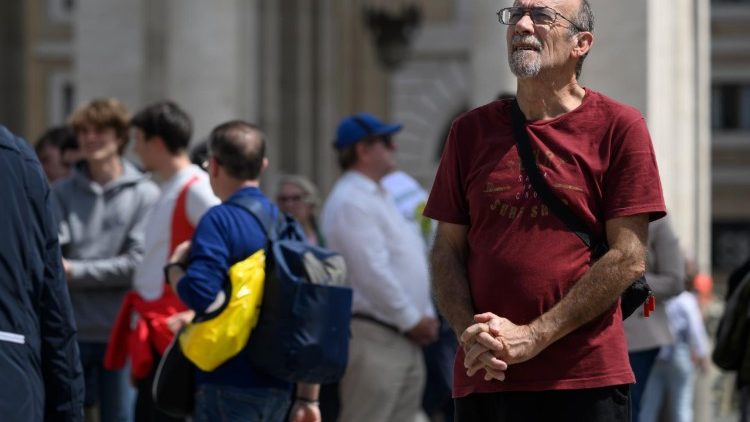 Spontanes Gebet auf dem Petersplatz