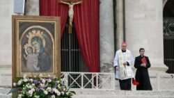 2025.04.21 Santo Rosario guidato dal Cardinale Mauro Gambetti
