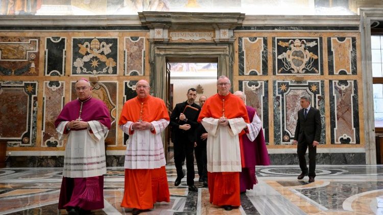 Wakati wa kufunga jengo la kitume