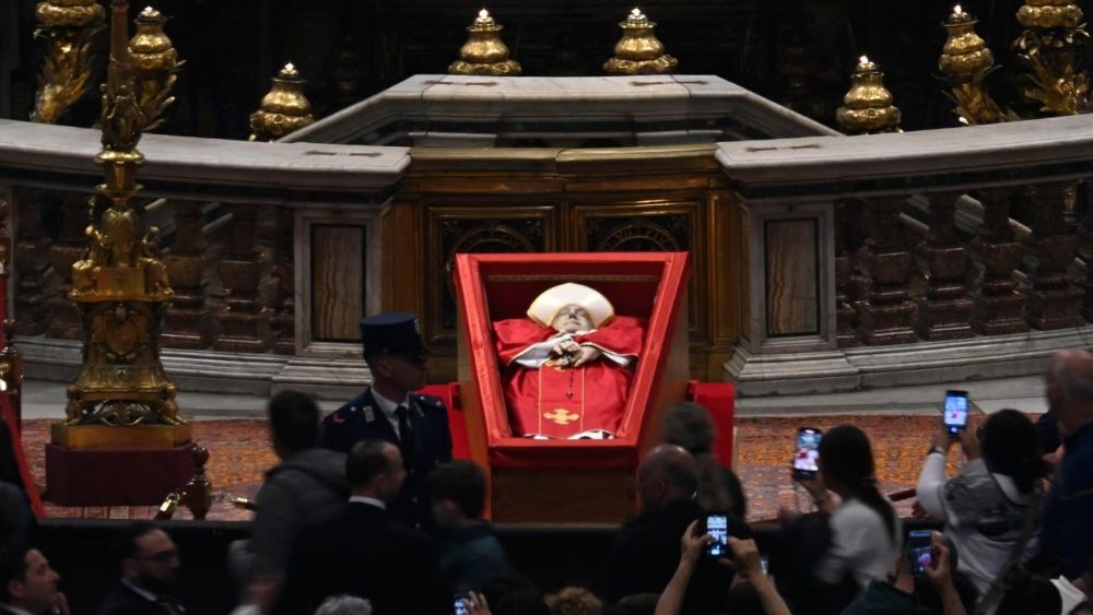 2025.04.23 Omaggio dei fedeli alla Salma di Papa Francesco 2Â°parte