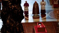 Sede Vacante - Traslazione Salma SS Francesco nella Basilica Vaticana 