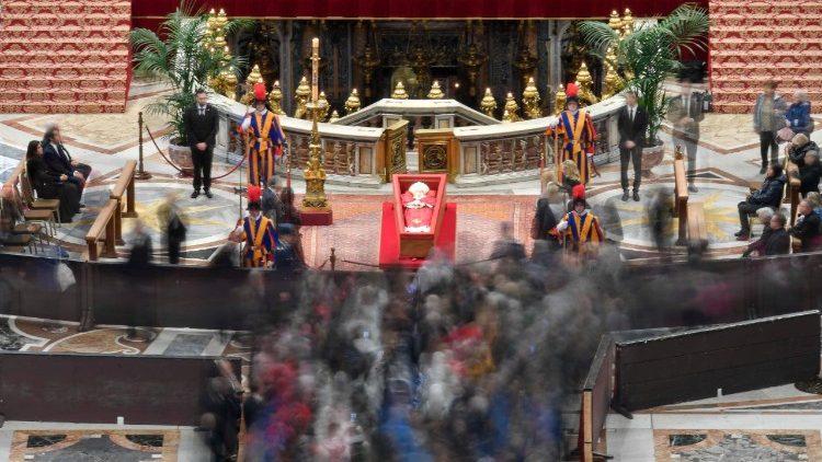 Cała uroczystość pogrzebowa w sobotę będzie transmitowana przez Media Watykańskie - Vatican News