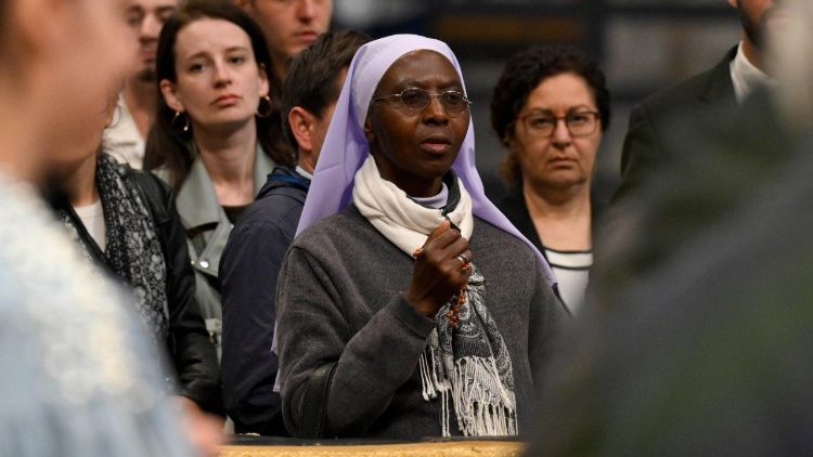 Waamini wakitoa heshima zao