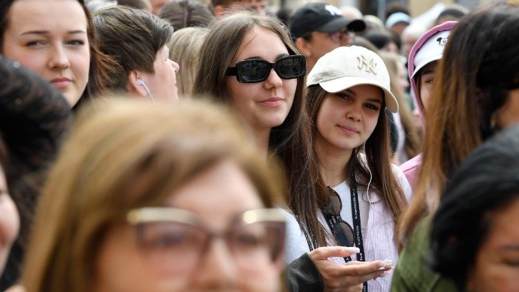 Umati wa watu wakenda kutoa heshima zao