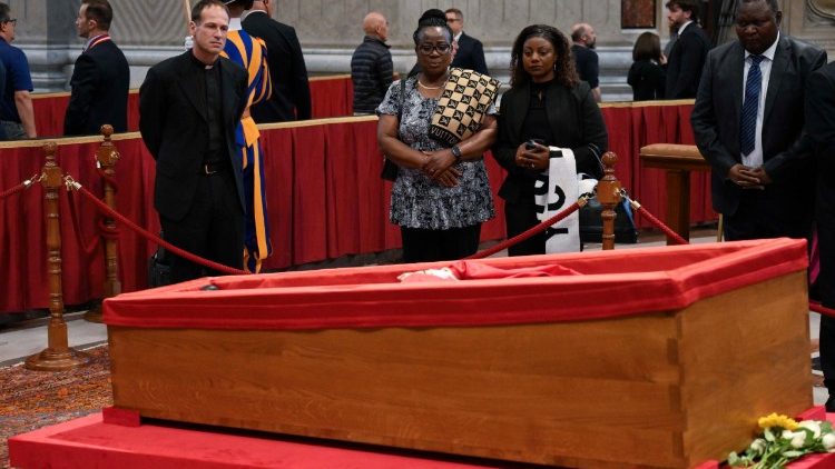 Waamini wanatoa salamu za mwisho