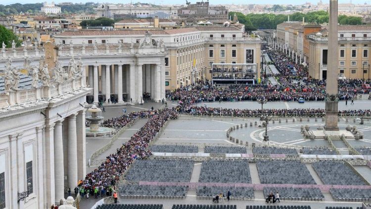 Homenaje de los fieles al Papa Francisco, viernes 25 de abril de 2025.