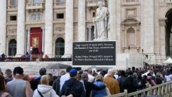 2025.04.25 Omaggio dei fedeli alla Salma di Papa Francesco 4Â°parte