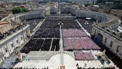 Quelque 250 000 personnes présentes à la messe de funérailles du Pape François sur la place Saint-Pierre et la Via della Conciliazione.