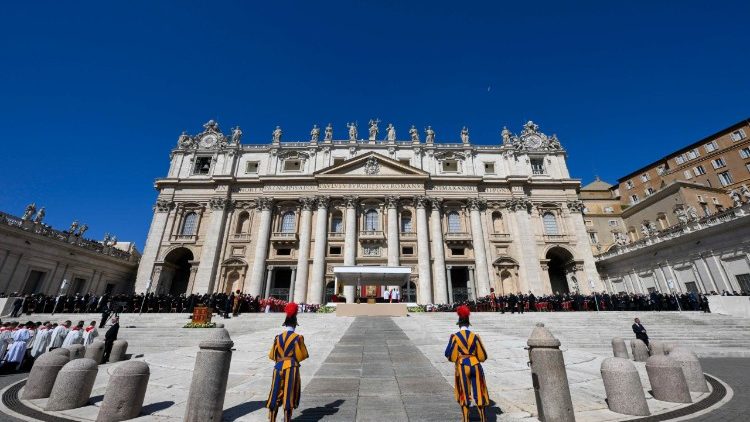 Santa misa exequial del difunto Romano Pontífice Francisco, 26 de abril de 2025.