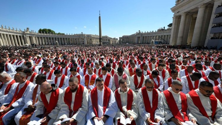 Rangi inayotawala ni nyekundu