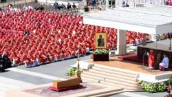 Ibada ya Misa Takatifu imeongozwa na Kardinali Giovanni Battista Re, Dekano wa Baraza la Makardinali.