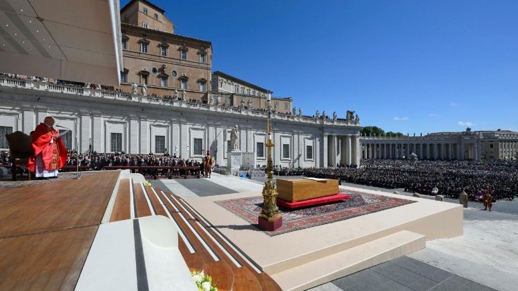 Messe d'obsèques du Pape François, samedi 26 avril 2025, sur le parvis de la place Saint-Pierre. 