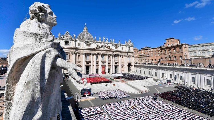 Messe d'obsèques du Pape François, samedi 26 avril 2025, sur le parvis de la place Saint-Pierre. 
