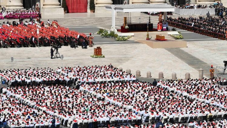 Messe d'obsèques du Pape François, samedi 26 avril 2025, sur le parvis de la place Saint-Pierre. 