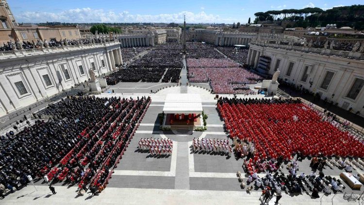 Messe d'obsèques du Pape François, samedi 26 avril 2025, sur le parvis de la place Saint-Pierre. 