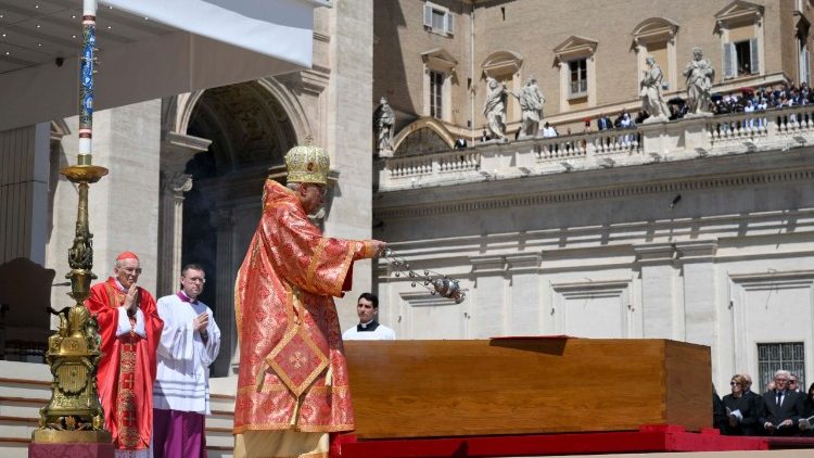 Messe d'obsèques du Pape François, samedi 26 avril 2025, sur le parvis de la place Saint-Pierre. 