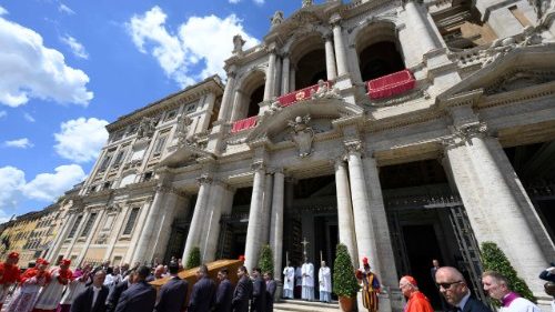 Папа Франциск похоронен в базилике Санта-Мария-Маджоре